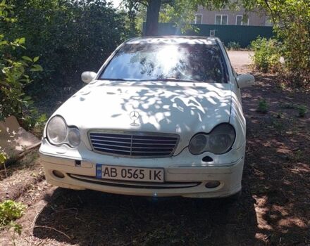 Білий Мерседес 200, об'ємом двигуна 2 л та пробігом 280 тис. км за 1894 $, фото 6 на Automoto.ua