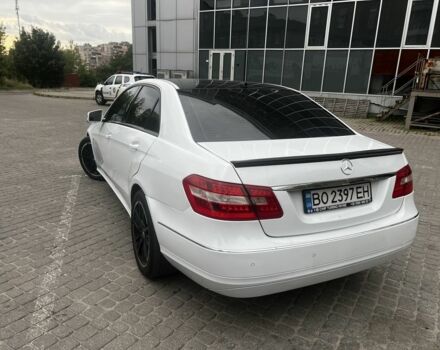 Белый Мерседес 200, объемом двигателя 2.1 л и пробегом 250 тыс. км за 9500 $, фото 4 на Automoto.ua