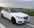 Белый Мерседес 200, объемом двигателя 2.1 л и пробегом 313 тыс. км за 9999 $, фото 1 на Automoto.ua