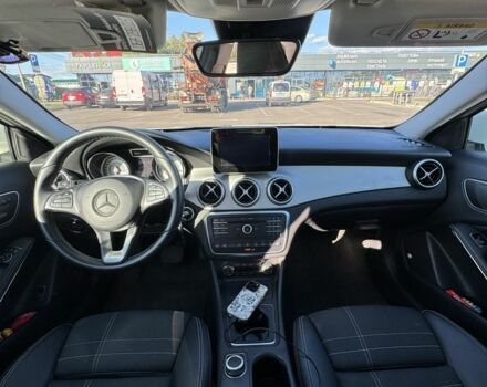 Білий Мерседес 200, об'ємом двигуна 2.1 л та пробігом 117 тис. км за 21400 $, фото 4 на Automoto.ua