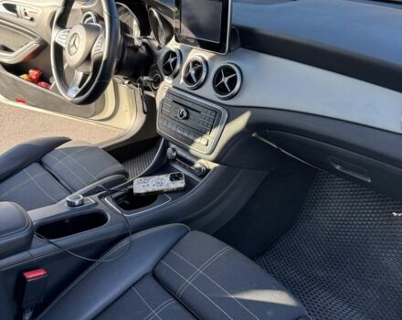 Білий Мерседес 200, об'ємом двигуна 2.1 л та пробігом 117 тис. км за 21400 $, фото 1 на Automoto.ua