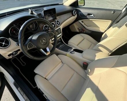 Белый Мерседес 200, объемом двигателя 2.1 л и пробегом 164 тыс. км за 23999 $, фото 7 на Automoto.ua