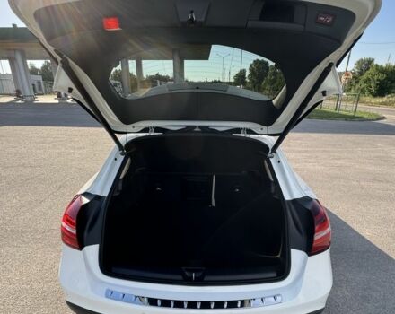 Белый Мерседес 200, объемом двигателя 2.1 л и пробегом 164 тыс. км за 23999 $, фото 6 на Automoto.ua