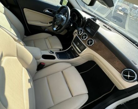 Белый Мерседес 200, объемом двигателя 2.1 л и пробегом 164 тыс. км за 23999 $, фото 8 на Automoto.ua