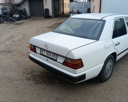 Білий Мерседес 200, об'ємом двигуна 2 л та пробігом 375 тис. км за 2100 $, фото 1 на Automoto.ua