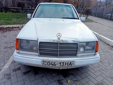 Белый Мерседес 200, объемом двигателя 0 л и пробегом 500 тыс. км за 1450 $, фото 1 на Automoto.ua