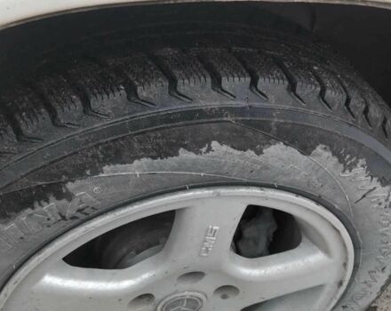 Белый Мерседес 200, объемом двигателя 2 л и пробегом 333 тыс. км за 688 $, фото 1 на Automoto.ua