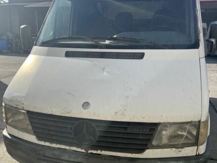 Мерседес 200 1998 в Черновцах на Automoto.ua Белый Мерседес 200, объемом двигателя 2.9 л и пробегом 951 тыс. км за 4000 $, фото 1 на Automoto.ua