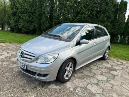 Белый Мерседес 200, объемом двигателя 2 л и пробегом 173 тыс. км за 2386 $, фото 1 на Automoto.ua