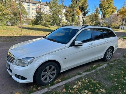 Мерседес 200 2012 в Киеве на Automoto.ua Белый Мерседес 200, объемом двигателя 2.1 л и пробегом 307 тыс. км за 8800 $, фото 1 на Automoto.ua