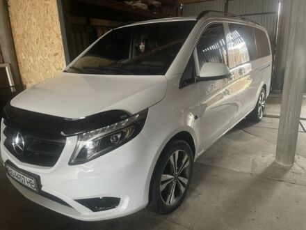 Белый Мерседес 200, объемом двигателя 2 л и пробегом 182 тыс. км за 19000 $, фото 1 на Automoto.ua