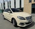 Бежевий Мерседес 200, об'ємом двигуна 2 л та пробігом 263 тис. км за 10500 $, фото 1 на Automoto.ua