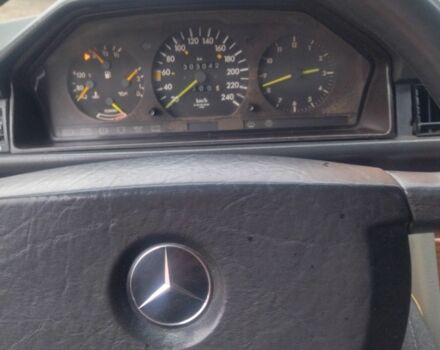 Бежевий Мерседес 200, об'ємом двигуна 2 л та пробігом 330 тис. км за 1600 $, фото 2 на Automoto.ua