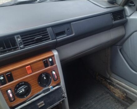 Бежевий Мерседес 200, об'ємом двигуна 2 л та пробігом 330 тис. км за 1600 $, фото 5 на Automoto.ua