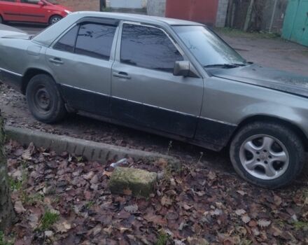 Бежевий Мерседес 200, об'ємом двигуна 2 л та пробігом 330 тис. км за 1600 $, фото 1 на Automoto.ua