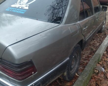 Бежевий Мерседес 200, об'ємом двигуна 2 л та пробігом 330 тис. км за 1600 $, фото 3 на Automoto.ua