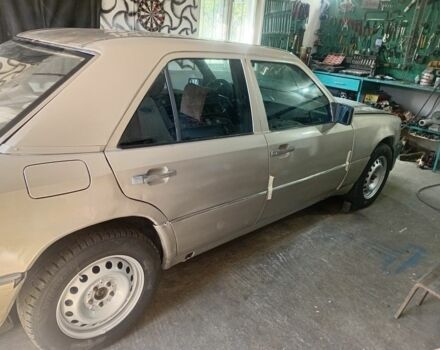 Бежевый Мерседес 200, объемом двигателя 0 л и пробегом 320 тыс. км за 1600 $, фото 3 на Automoto.ua