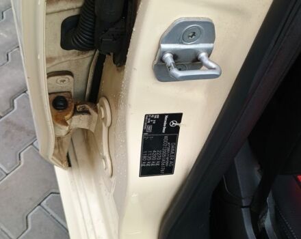 Бежевый Мерседес 200, объемом двигателя 2.1 л и пробегом 276 тыс. км за 11400 $, фото 7 на Automoto.ua