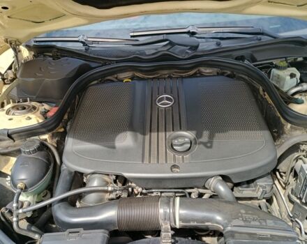 Бежевый Мерседес 200, объемом двигателя 2.1 л и пробегом 276 тыс. км за 11400 $, фото 5 на Automoto.ua