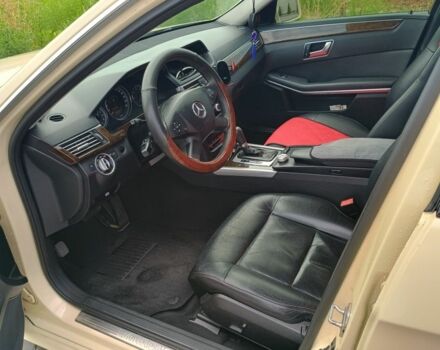 Бежевый Мерседес 200, объемом двигателя 2.1 л и пробегом 276 тыс. км за 11400 $, фото 12 на Automoto.ua