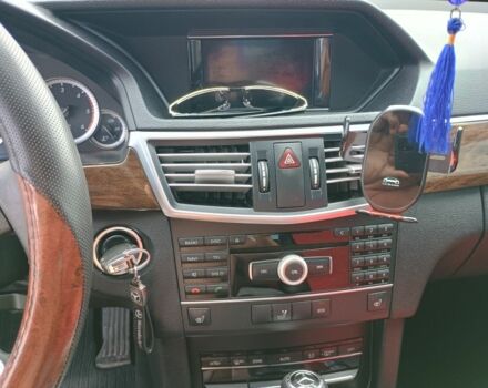 Бежевый Мерседес 200, объемом двигателя 2.1 л и пробегом 276 тыс. км за 11400 $, фото 3 на Automoto.ua