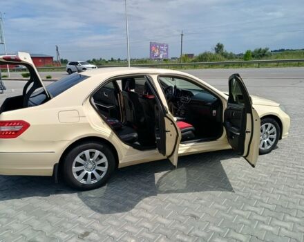 Бежевый Мерседес 200, объемом двигателя 2.1 л и пробегом 276 тыс. км за 11400 $, фото 1 на Automoto.ua