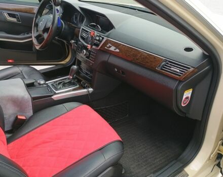 Бежевый Мерседес 200, объемом двигателя 2.1 л и пробегом 276 тыс. км за 11400 $, фото 4 на Automoto.ua