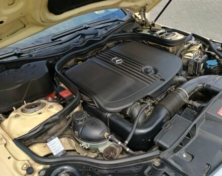 Бежевый Мерседес 200, объемом двигателя 2.1 л и пробегом 276 тыс. км за 11400 $, фото 2 на Automoto.ua