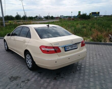 Бежевый Мерседес 200, объемом двигателя 2.1 л и пробегом 276 тыс. км за 11400 $, фото 10 на Automoto.ua