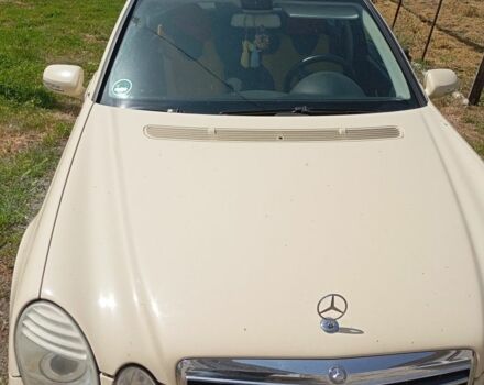 Бежевый Мерседес 200, объемом двигателя 2.1 л и пробегом 280 тыс. км за 6000 $, фото 2 на Automoto.ua