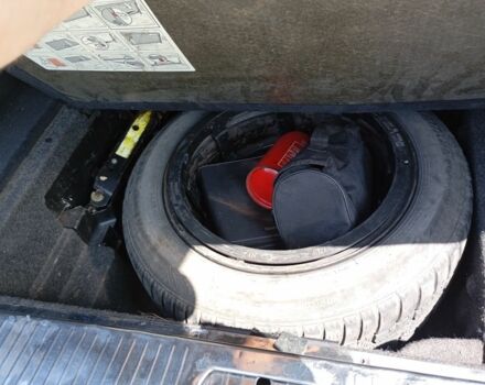 Бежевый Мерседес 200, объемом двигателя 2.1 л и пробегом 280 тыс. км за 6000 $, фото 4 на Automoto.ua