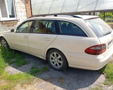 Бежевый Мерседес 200, объемом двигателя 2.1 л и пробегом 280 тыс. км за 6000 $, фото 1 на Automoto.ua