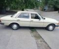 Бежевий Мерседес 200, об'ємом двигуна 2 л та пробігом 999 тис. км за 2200 $, фото 1 на Automoto.ua