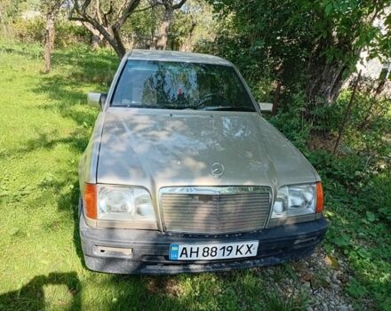 Бежевый Мерседес 200, объемом двигателя 0 л и пробегом 320 тыс. км за 1600 $, фото 1 на Automoto.ua