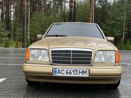 Бежевий Мерседес 200, об'ємом двигуна 2 л та пробігом 337 тис. км за 3500 $, фото 1 на Automoto.ua