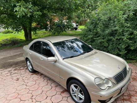 Мерседес 200 2001 у Харкові на Automoto.ua Бежевий Мерседес 200, об'ємом двигуна 2 л та пробігом 300 тис. км за 4200 $, фото 1 на Automoto.ua