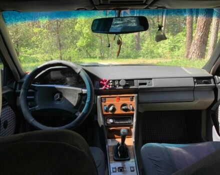 Чорний Мерседес 200, об'ємом двигуна 2 л та пробігом 450 тис. км за 3050 $, фото 13 на Automoto.ua