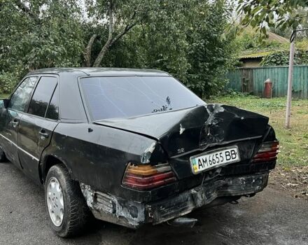Черный Мерседес 200, объемом двигателя 2.3 л и пробегом 1000 тыс. км за 600 $, фото 2 на Automoto.ua