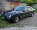 Черный Мерседес 200, объемом двигателя 2 л и пробегом 350 тыс. км за 2691 $, фото 1 на Automoto.ua