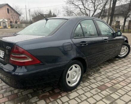 Черный Мерседес 200, объемом двигателя 2.1 л и пробегом 370 тыс. км за 3650 $, фото 4 на Automoto.ua