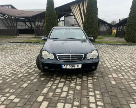 Черный Мерседес 200, объемом двигателя 2.1 л и пробегом 370 тыс. км за 3650 $, фото 2 на Automoto.ua