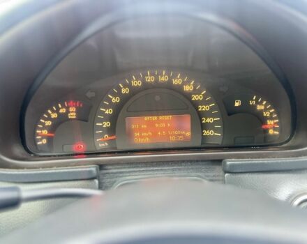 Черный Мерседес 200, объемом двигателя 2.1 л и пробегом 370 тыс. км за 3650 $, фото 6 на Automoto.ua