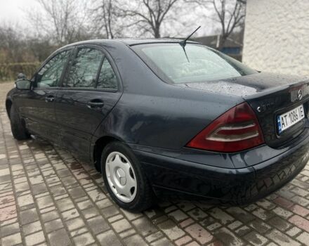 Черный Мерседес 200, объемом двигателя 2.1 л и пробегом 370 тыс. км за 3650 $, фото 3 на Automoto.ua