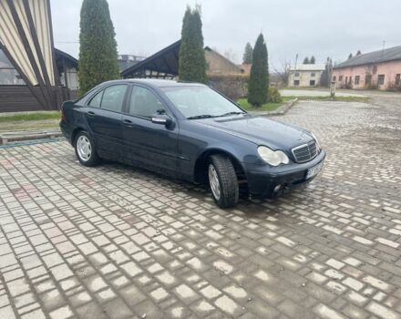 Черный Мерседес 200, объемом двигателя 2.1 л и пробегом 370 тыс. км за 3650 $, фото 7 на Automoto.ua