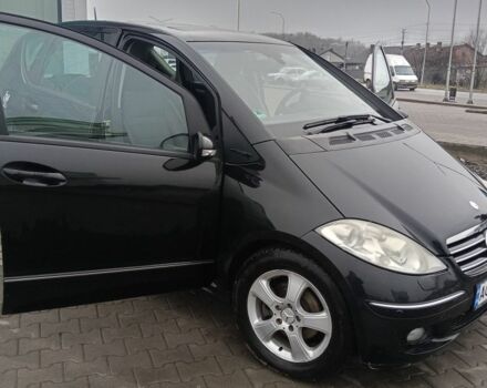 Черный Мерседес 200, объемом двигателя 2 л и пробегом 17 тыс. км за 5200 $, фото 1 на Automoto.ua