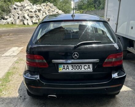 Черный Мерседес 200, объемом двигателя 2 л и пробегом 310 тыс. км за 6300 $, фото 2 на Automoto.ua
