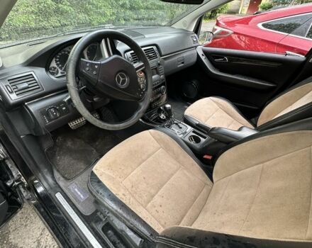 Черный Мерседес 200, объемом двигателя 2 л и пробегом 310 тыс. км за 6300 $, фото 6 на Automoto.ua