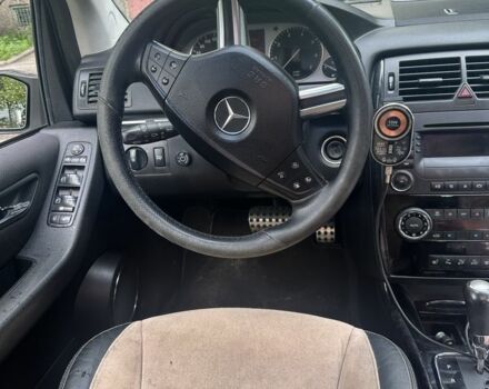 Черный Мерседес 200, объемом двигателя 2 л и пробегом 310 тыс. км за 6300 $, фото 10 на Automoto.ua