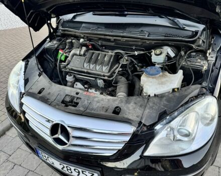 Черный Мерседес 200, объемом двигателя 2 л и пробегом 120 тыс. км за 3300 $, фото 5 на Automoto.ua