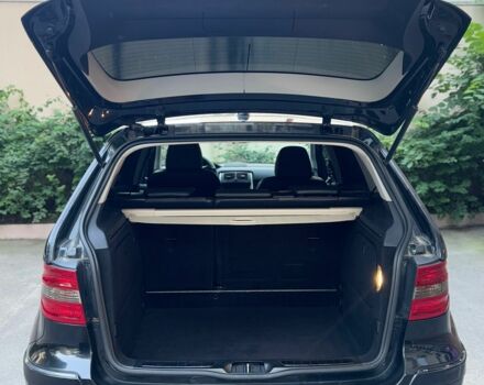 Черный Мерседес 200, объемом двигателя 2 л и пробегом 238 тыс. км за 5900 $, фото 18 на Automoto.ua